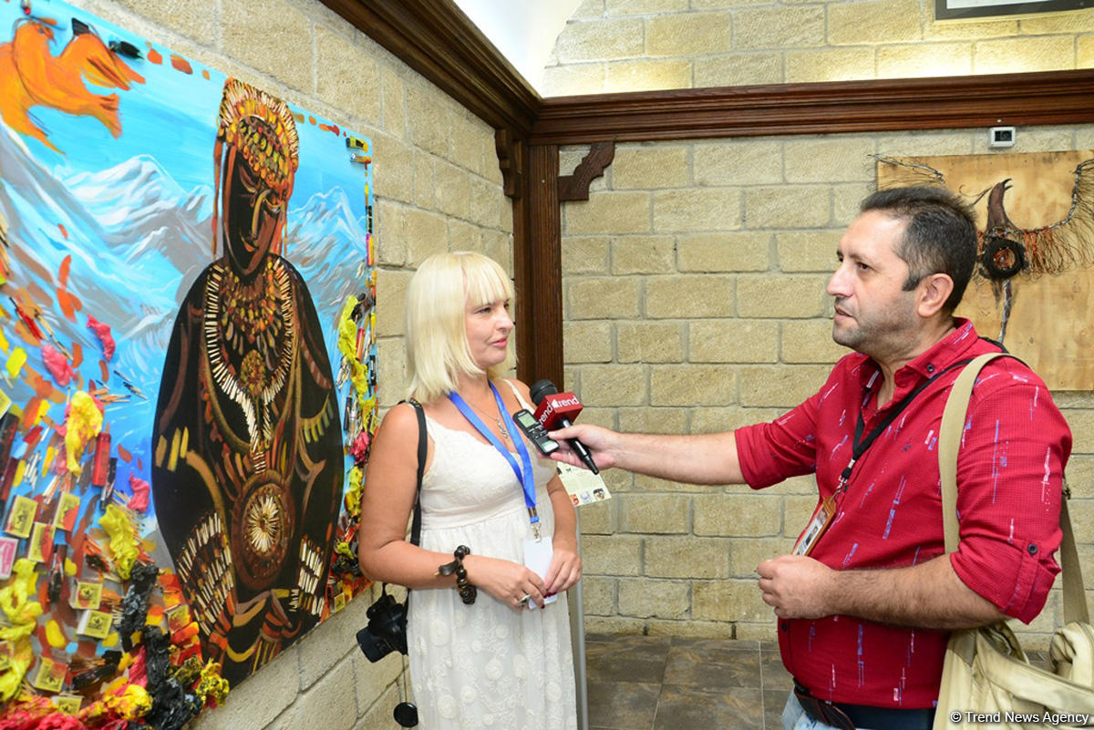 Вице-президент Фонда Гейдара Алиева Лейла Алиева и президент Baku Media Center Арзу Алиева посетили выставку "От отходов к искусству" (ФОТО)