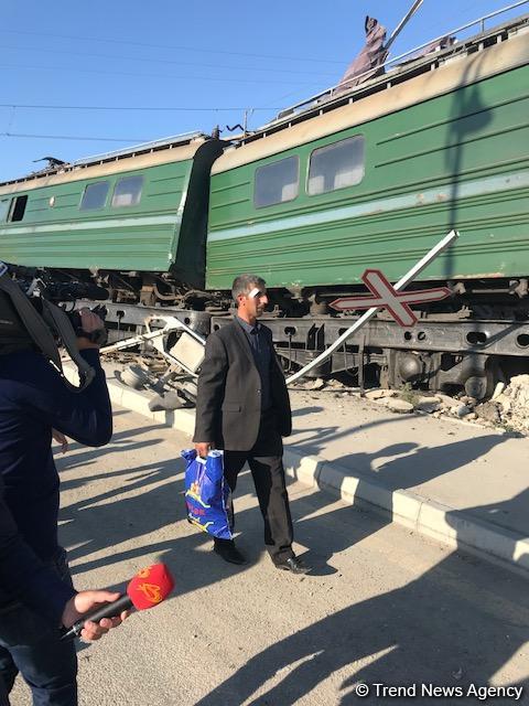 Число пострадавших в результате столкновения автобуса с поездом в Баку достигло 34 человек (ФОТО/ВИДЕО) (Обновлено)