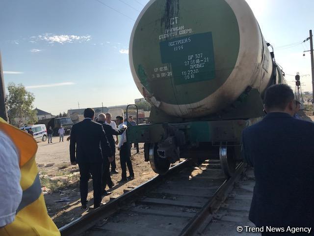 Число пострадавших в результате столкновения автобуса с поездом в Баку достигло 34 человек (ФОТО/ВИДЕО) (Обновлено)