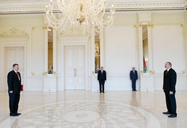 Ilham Aliyev receives credentials of incoming Czech ambassador (PHOTO)