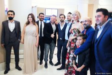 В Баку на гала-вечере упустили из рук миллионную птицу и разрушили редкую статую  (ВИДЕО, ФОТО)