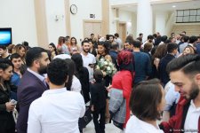 В Баку на гала-вечере упустили из рук миллионную птицу и разрушили редкую статую  (ВИДЕО, ФОТО)