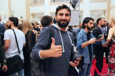 В Баку на гала-вечере упустили из рук миллионную птицу и разрушили редкую статую  (ВИДЕО, ФОТО)