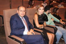 В Баку на гала-вечере упустили из рук миллионную птицу и разрушили редкую статую  (ВИДЕО, ФОТО)