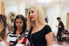 В Баку на гала-вечере упустили из рук миллионную птицу и разрушили редкую статую  (ВИДЕО, ФОТО)