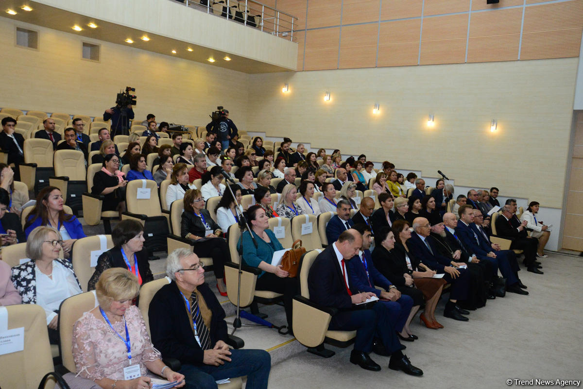 В Бакинском филиале МГУ имени М.В.Ломоносова открылся Международный форум "Образование в диалоге культур: мир русской школы" (ФОТО)
