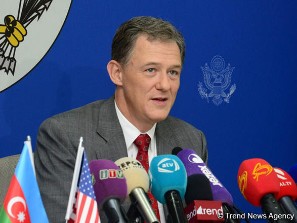 США и впредь будут помогать решению карабахского конфликта мирным путем - зампомощника госсекретаря США