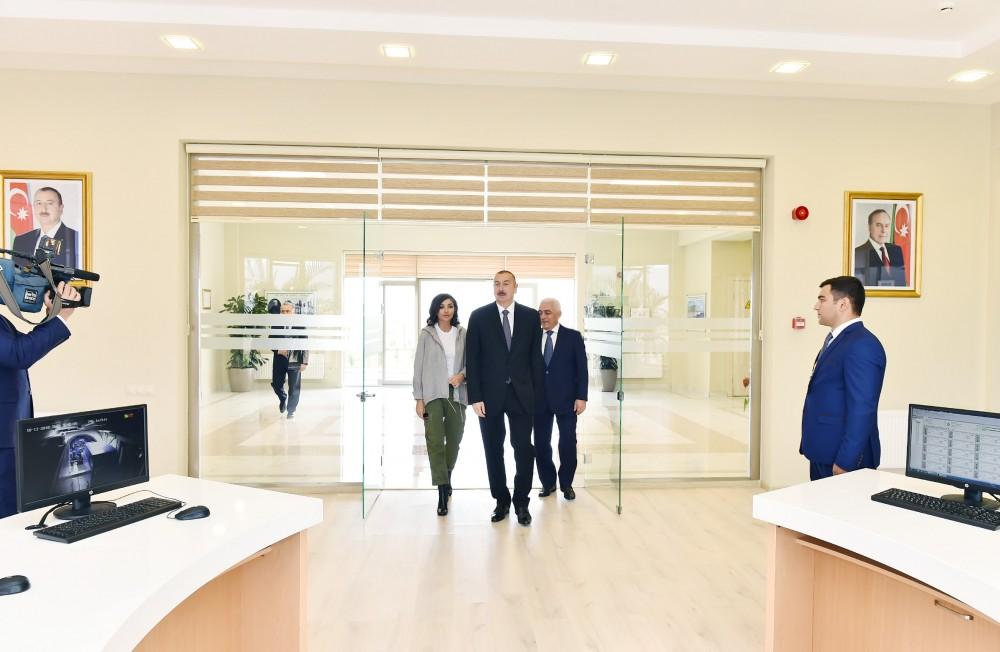 Президент Ильхам Алиев и Первая леди Мехрибан Алиева приняли участие в открытии Парка ветряной энергии «Ени Яшма» в Хызы (ФОТО)
