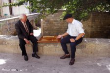 Итальянский тренер стал "бакылы гедеш" – нарды, кепка-аэродором, чётки, чай в армуды (ФОТО)