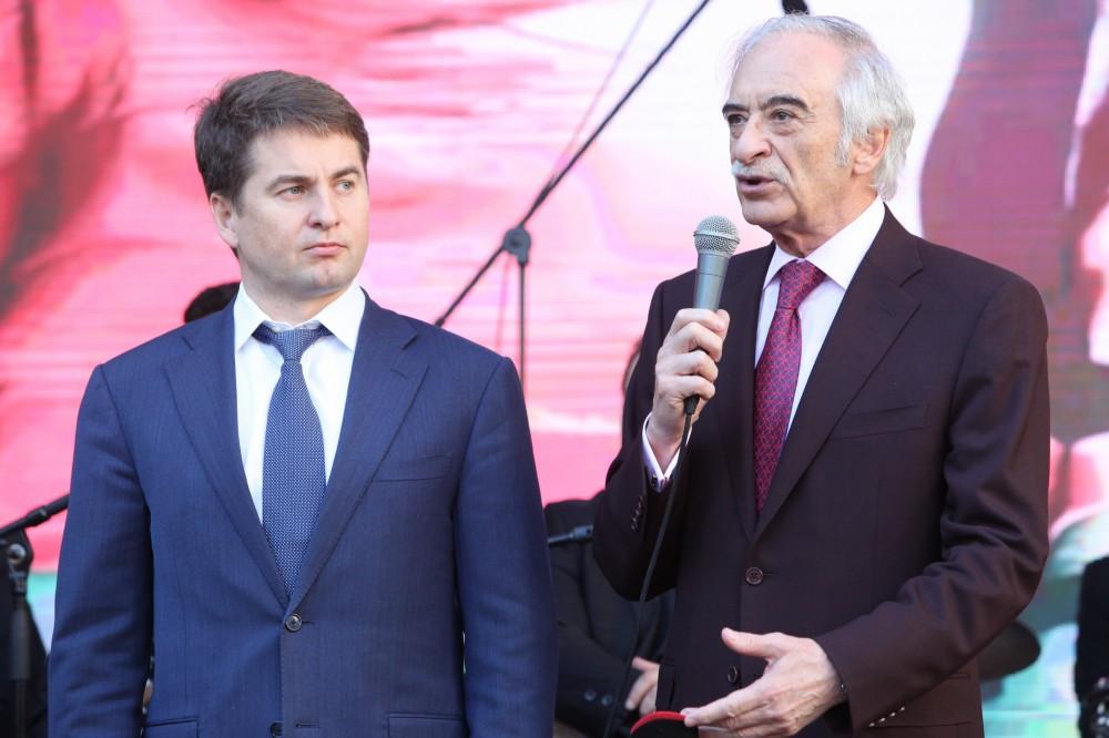 При организации Фонда Гейдара Алиева в Москве открылся городок «Осенние дары Азербайджана»  (ФОТО)