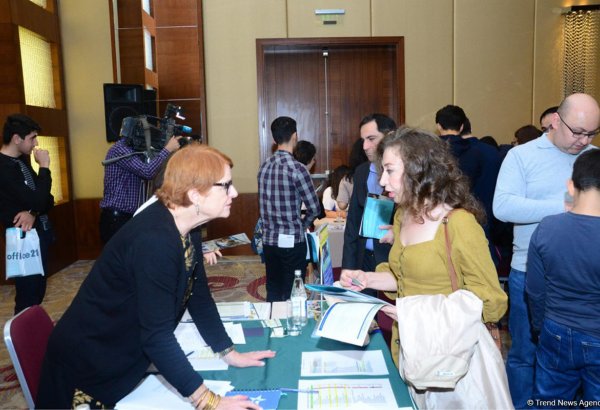 Baku hosts US University Fair (PHOTO)