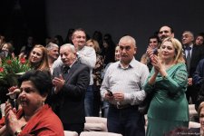Нубар Новрузова в 60 лет "стала матерью" – праздник для друзей и зрителей (ФОТО)