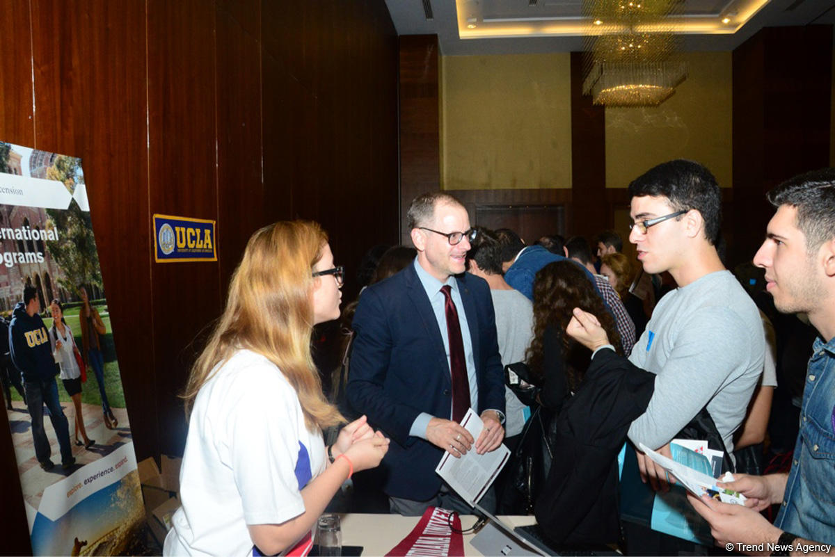 Baku hosts US University Fair (PHOTO)