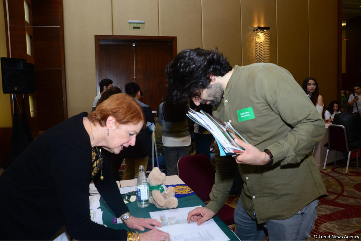 Baku hosts US University Fair (PHOTO)