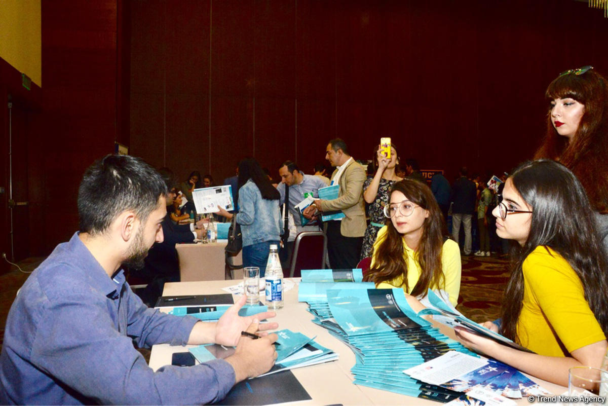 Baku hosts US University Fair (PHOTO)