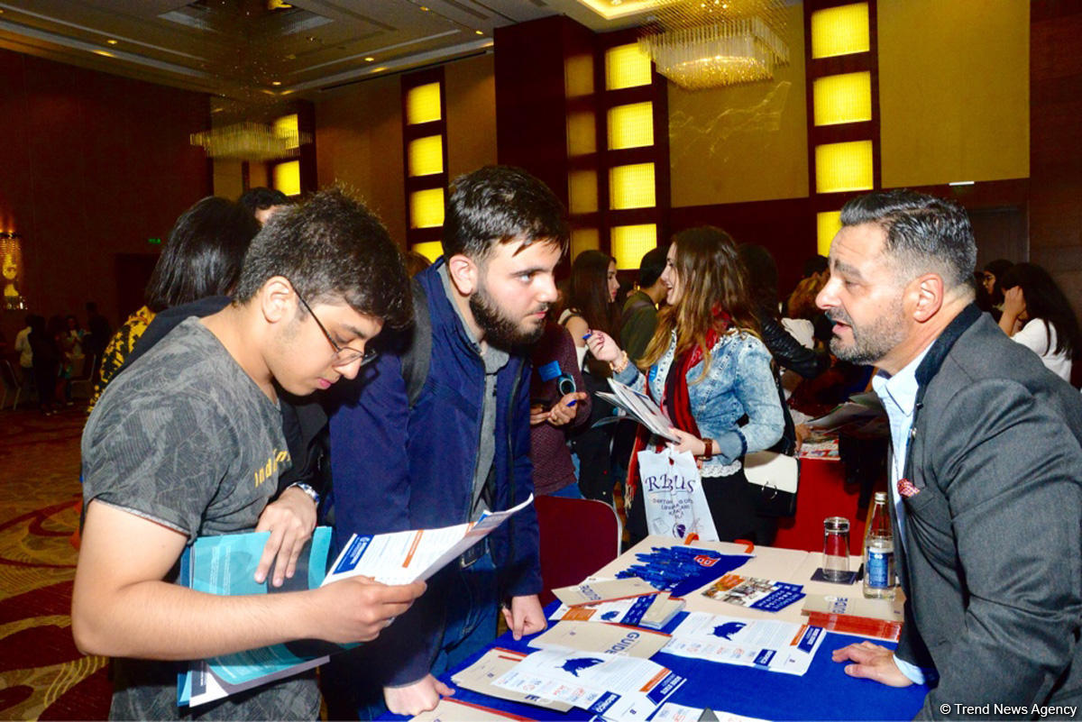 Baku hosts US University Fair (PHOTO)