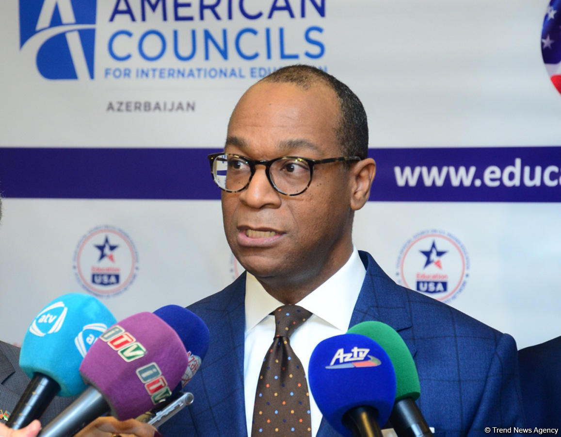 Baku hosts US University Fair (PHOTO)