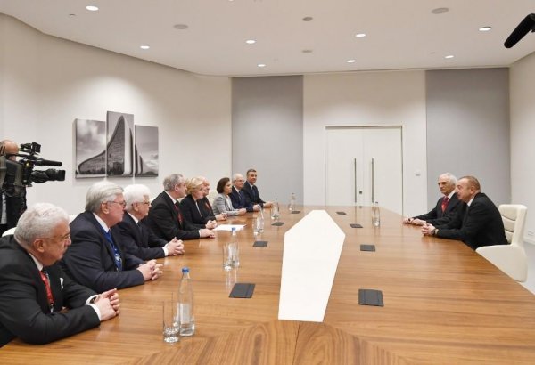 President Ilham Aliyev receives Russian deputy prime minister (PHOTO)