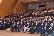 Президент Ильхам Алиев и Первая леди Мехрибан Алиева приняли участие в церемонии открытия VI Бакинского международного гуманитарного форума (ФОТО) (версия 3)