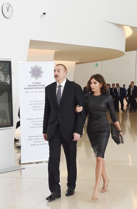 Президент Ильхам Алиев и Первая леди Мехрибан Алиева приняли участие в церемонии открытия VI Бакинского международного гуманитарного форума (ФОТО) (версия 3)