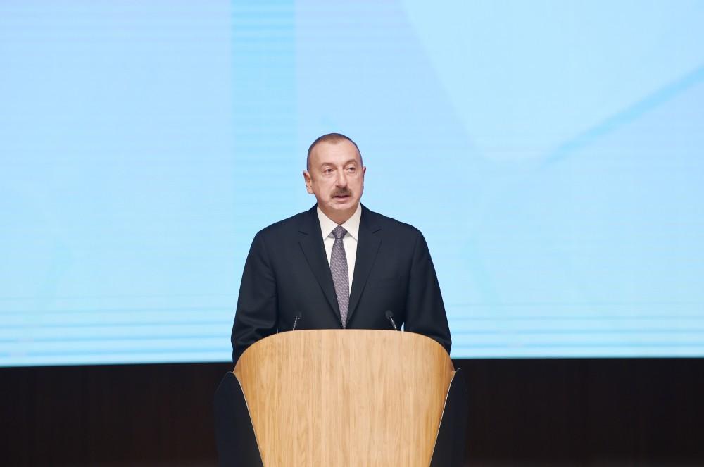 Президент Ильхам Алиев и Первая леди Мехрибан Алиева приняли участие в церемонии открытия VI Бакинского международного гуманитарного форума (ФОТО) (версия 3)