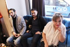 В кадре только руки и Нура Сури – любовный роман с обручением (ФОТО, ВИДЕО)