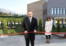 Президент Ильхам Алиев и Первая леди Мехрибан Алиева приняли участие в открытии Музея флага в Шеки (ФОТО)