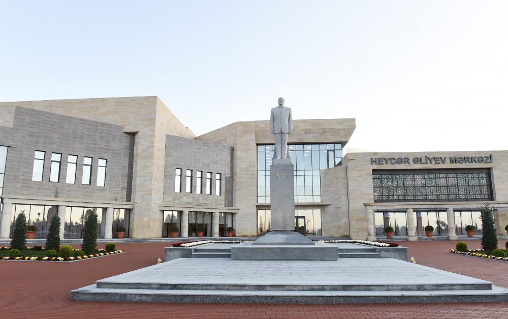 Президент Ильхам Алиев и Первая леди Мехрибан Алиева приняли участие в открытии Центра Гейдара Алиева в Шеки (ФОТО)