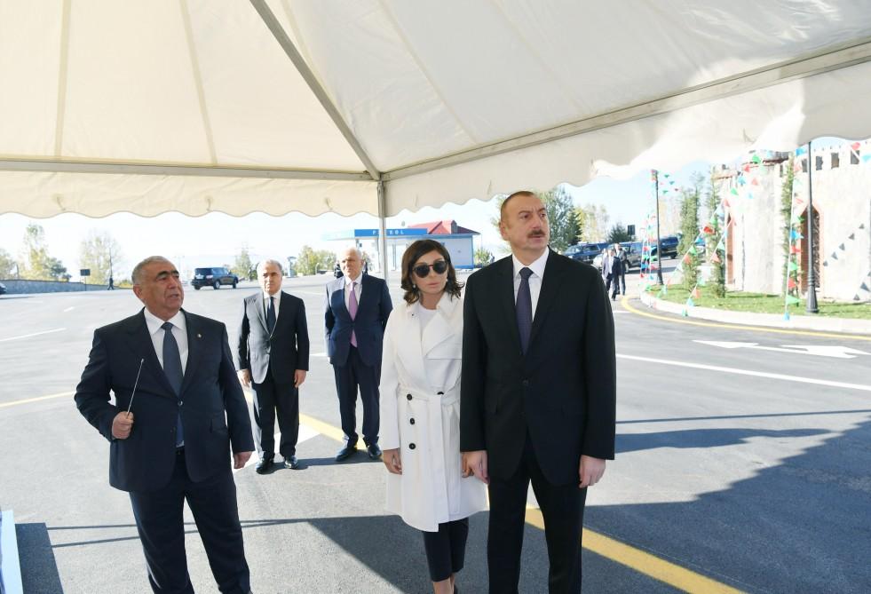 Президент Ильхам Алиев и Первая леди Мехрибан Алиева приняли участие в открытии автодороги Шеки-Киш (ФОТО)