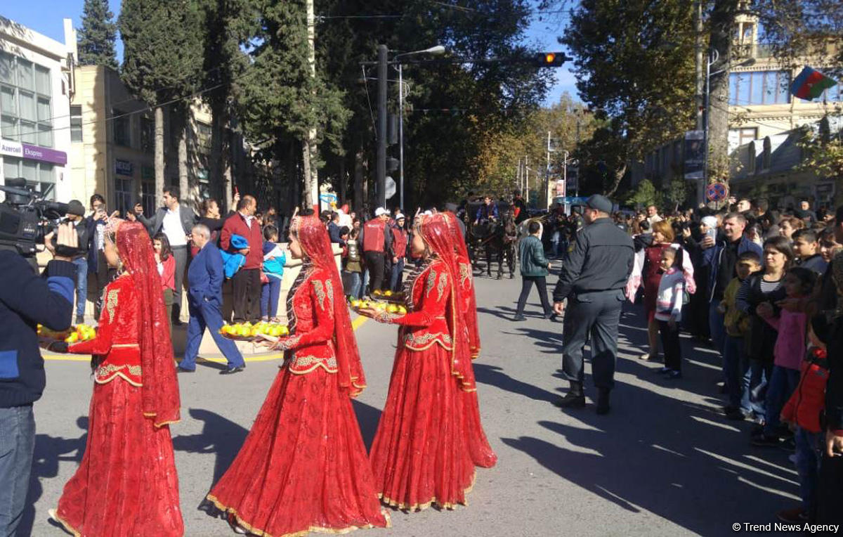 В Гёйчае  открылся красочный Фестиваль граната (ФОТО)