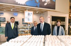 Президент Ильхам Алиев и Первая леди Мехрибан Алиева приняли участие в открытии нового гипермаркета Bravo (ФОТО)