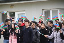 В Баку прошел флешмоб  в честь Дня Государственного флага Азербайджана (ФОТО)