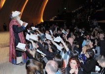 Vice-president of Heydar Aliyev Foundation Leyla Aliyeva attends lecture of recognized Indian yogi and mystic Sadhguru (PHOTO)