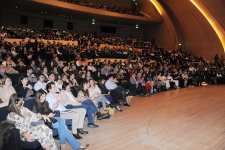 Vice-president of Heydar Aliyev Foundation Leyla Aliyeva attends lecture of recognized Indian yogi and mystic Sadhguru (PHOTO)
