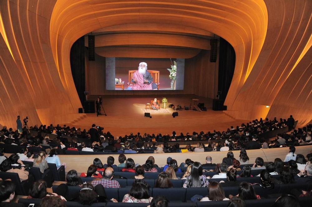 Vice-president of Heydar Aliyev Foundation Leyla Aliyeva attends lecture of recognized Indian yogi and mystic Sadhguru (PHOTO)
