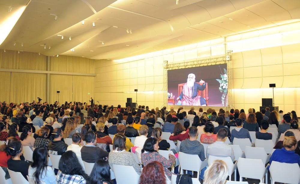 Vice-president of Heydar Aliyev Foundation Leyla Aliyeva attends lecture of recognized Indian yogi and mystic Sadhguru (PHOTO)