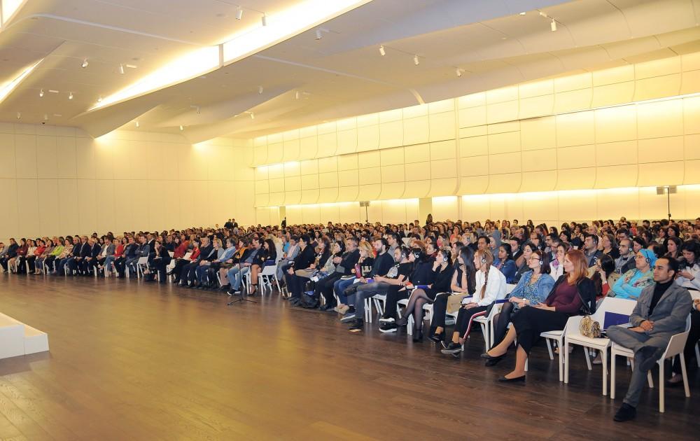 Vice-president of Heydar Aliyev Foundation Leyla Aliyeva attends lecture of recognized Indian yogi and mystic Sadhguru (PHOTO)