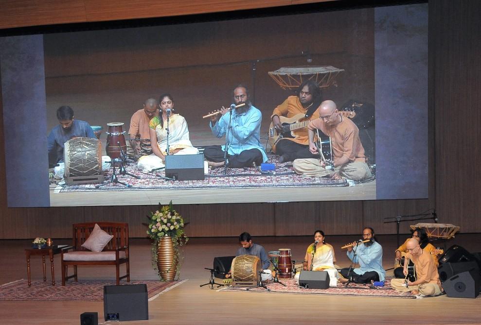 Vice-president of Heydar Aliyev Foundation Leyla Aliyeva attends lecture of recognized Indian yogi and mystic Sadhguru (PHOTO)
