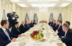 Azerbaijani president, Slovakian PM hold expanded meeting