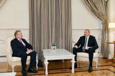 President Ilham Aliyev receives Belarus ambassador (PHOTO)