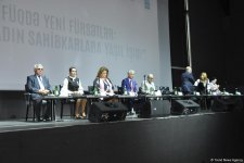 В Баку проходит конференция, посвященная женскому предпринимательству (ФОТО)