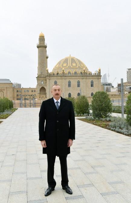 Президент Ильхам Алиев ознакомился с работами по благоустройству и созиданию вокруг бакинской мечети Тезепир (ФОТО)