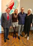 В Баку представлены картины, нарисованные соками овощей и фруктов (ФОТО)