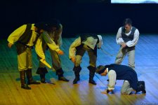 В Баку появился пиратский корабль и череп с костями: Йо-хо-хо, и бутылка рому! (ФОТО)