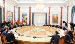 В Минске состоялась встреча президентов Азербайджана и Беларуси в расширенном составе (ФОТО)