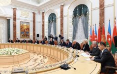 В Минске состоялась встреча президентов Азербайджана и Беларуси в расширенном составе (ФОТО)