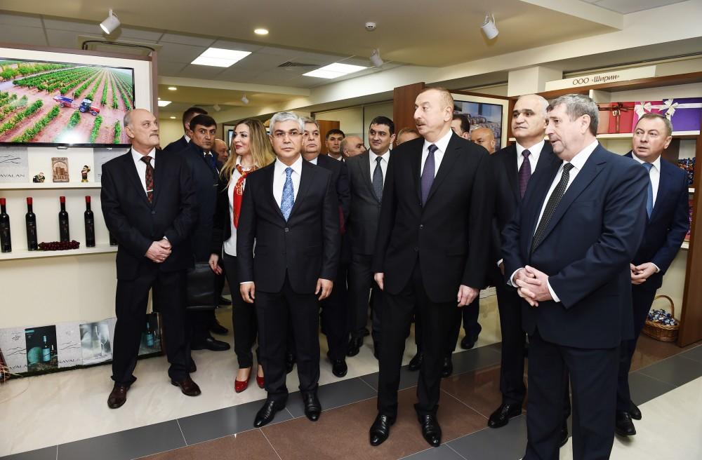 President Ilham Aliyev observes Azerbaijan’s trading house in Minsk (PHOTO)