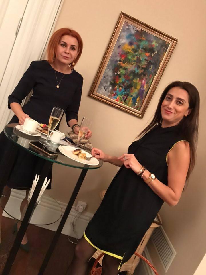 Посол Великобритании пригласила домой азербайджанских художников (ФОТО)