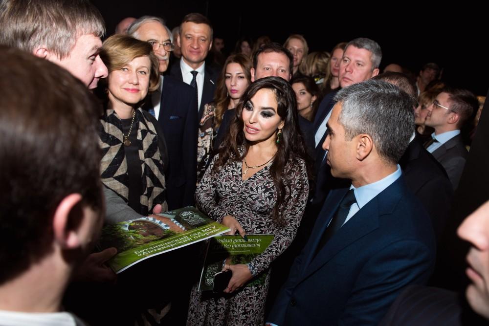 Вице-президент Фонда Гейдара Алиева Лейла Алиева приняла участие в открытии выставки «Семь красавиц» в Москве (ФОТО)