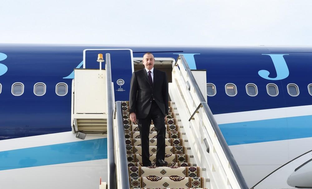 Президент Ильхам Алиев прибыл с официальным визитом в Туркменистан (ФОТО)